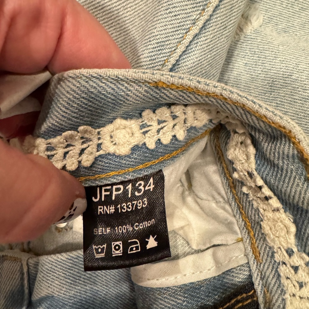 🌸NWOT- POL Blue and Pink Boyfriend Jeans with Distressed Floral Design🌸 - Picture 7 of 7